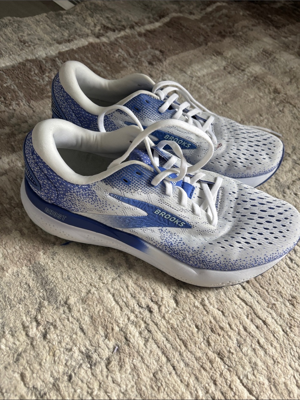 Brooks Ghost Men's Running Shoes in White and Blue